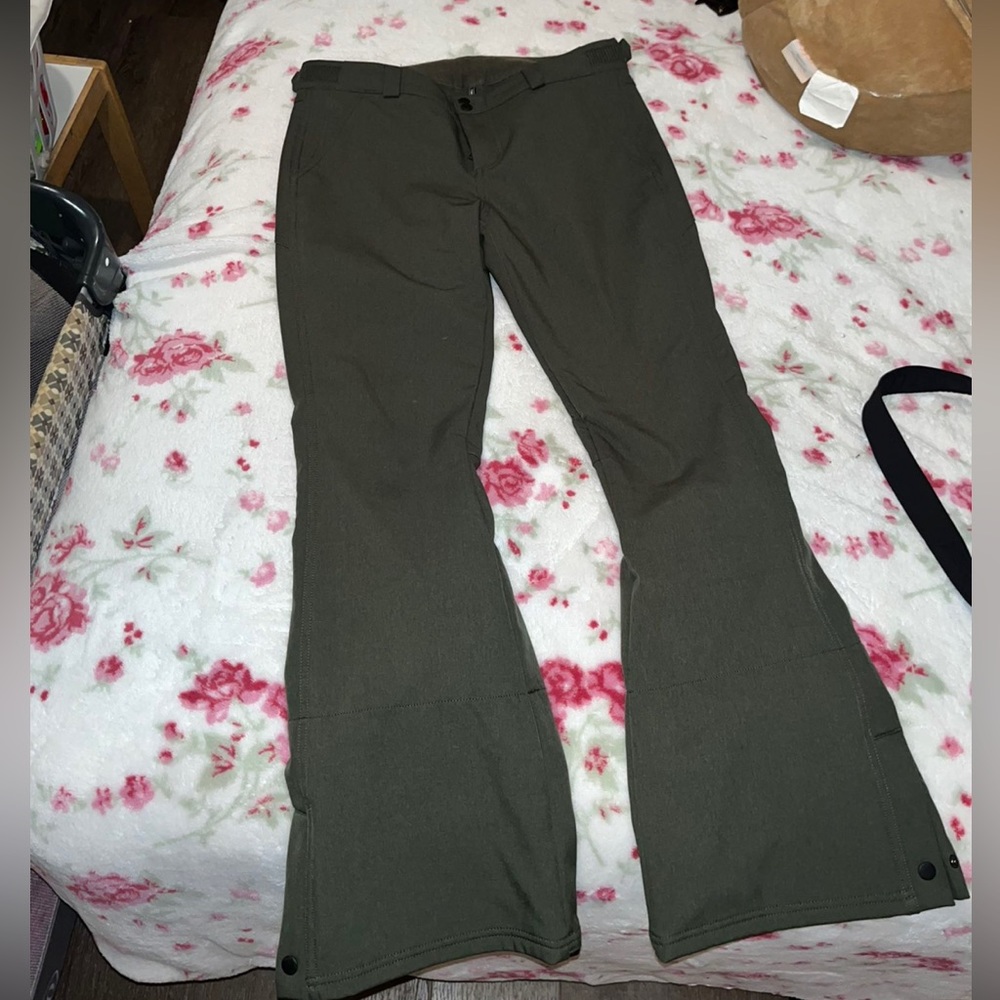 Women’s large O’Neil snow pants